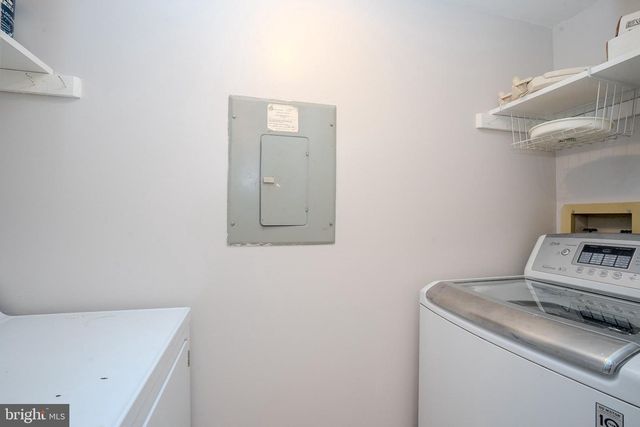 8304 TAMARRON DR, Plainsboro, NJ 08536