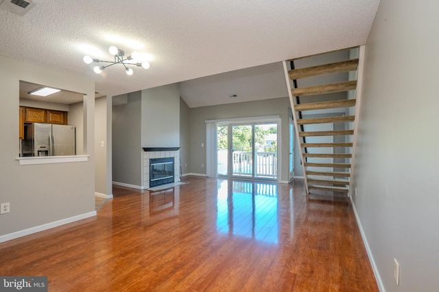 8304 TAMARRON DR, Plainsboro, NJ 08536