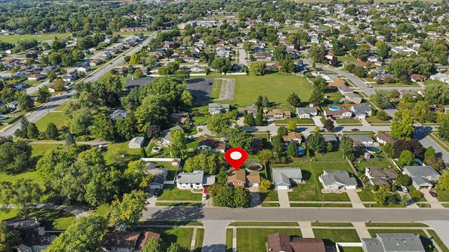 1702 W 100th Avenue, Crown Point, IN 46307