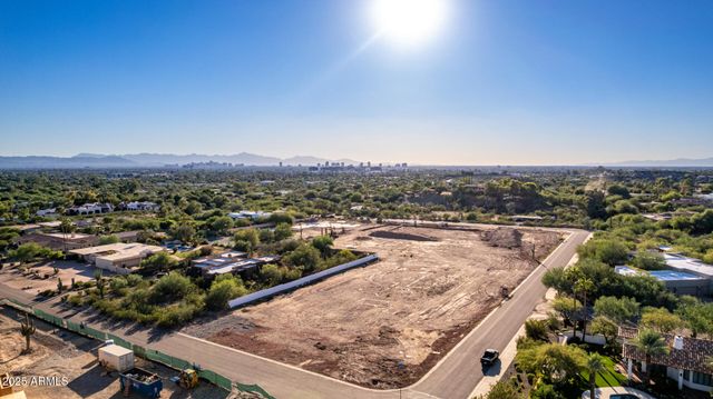 3627 E BETHANY HOME Road 2, Paradise Valley, AZ 85253