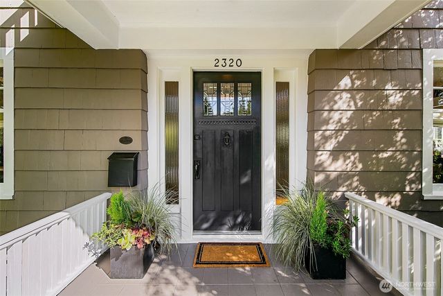 2320 Nob Hill Avenue N, Seattle, WA 98109