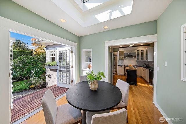 2320 Nob Hill Avenue N, Seattle, WA 98109