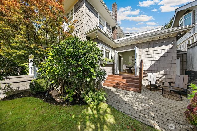 2320 Nob Hill Avenue N, Seattle, WA 98109
