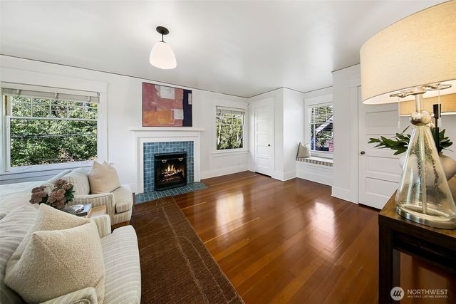 2320 Nob Hill Avenue N, Seattle, WA 98109