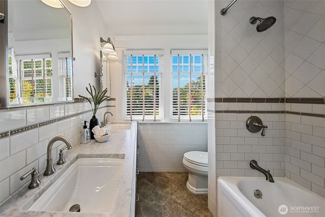2320 Nob Hill Avenue N, Seattle, WA 98109
