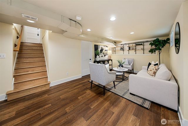 2320 Nob Hill Avenue N, Seattle, WA 98109