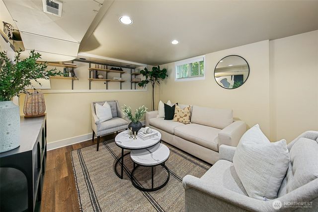2320 Nob Hill Avenue N, Seattle, WA 98109