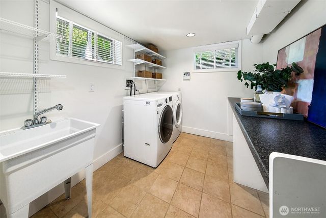 2320 Nob Hill Avenue N, Seattle, WA 98109