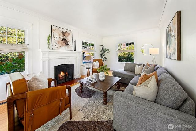 2320 Nob Hill Avenue N, Seattle, WA 98109