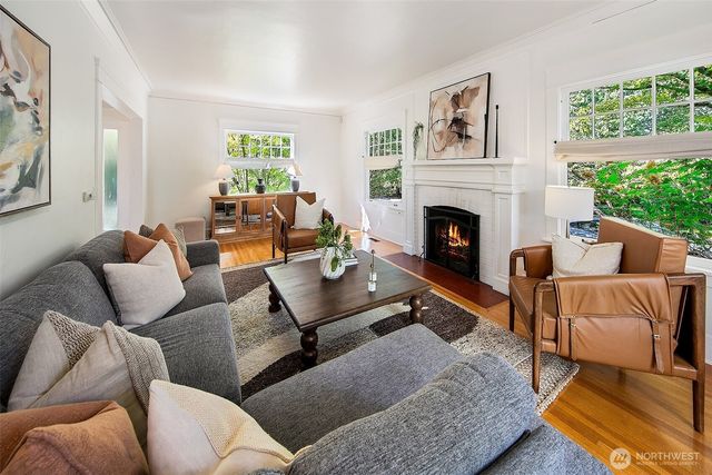 2320 Nob Hill Avenue N, Seattle, WA 98109