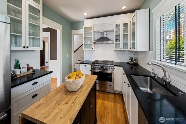 2320 Nob Hill Avenue N, Seattle, WA 98109