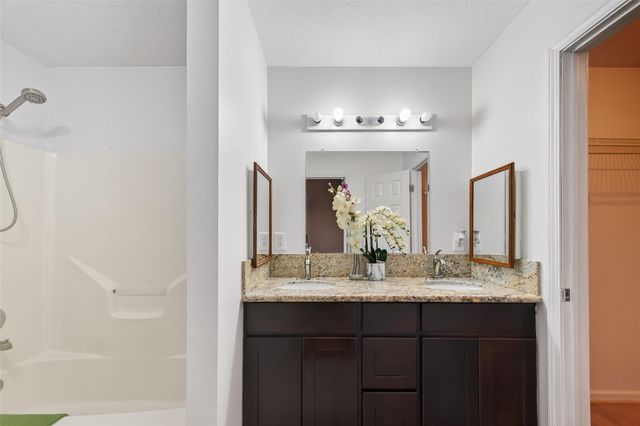 9927 Glenkirk Drive, Houston, TX 77089