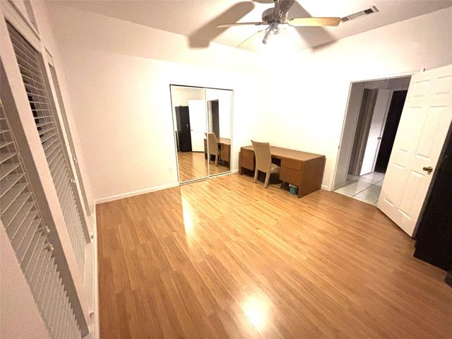 9927 Glenkirk Drive, Houston, TX 77089