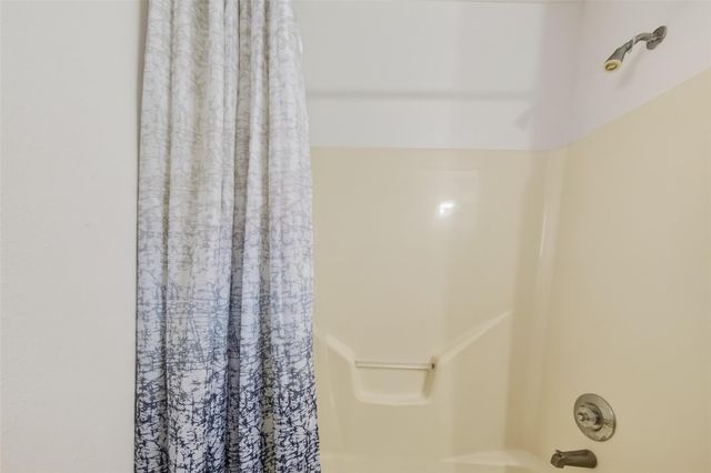 9927 Glenkirk Drive, Houston, TX 77089