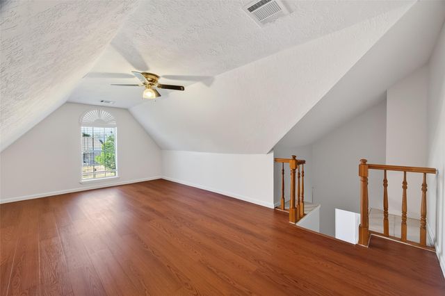 9927 Glenkirk Drive, Houston, TX 77089