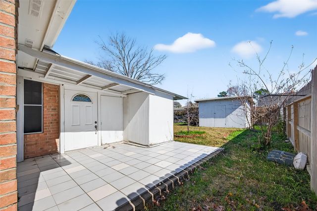 9927 Glenkirk Drive, Houston, TX 77089