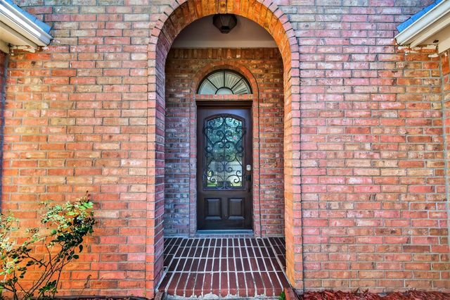 9927 Glenkirk Drive, Houston, TX 77089