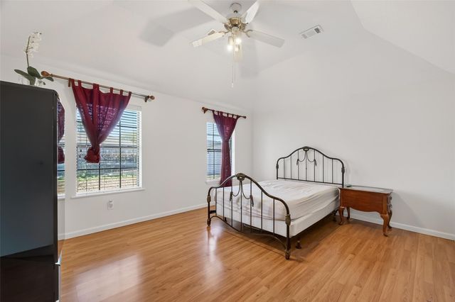 9927 Glenkirk Drive, Houston, TX 77089