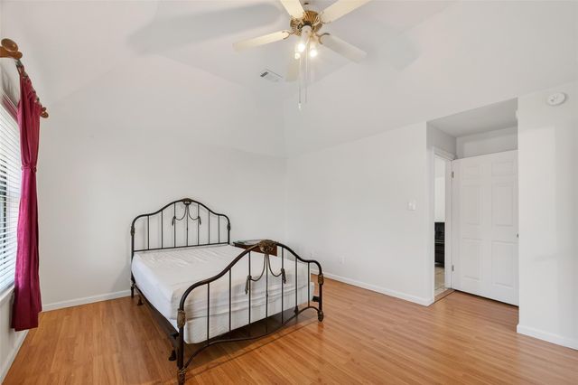 9927 Glenkirk Drive, Houston, TX 77089