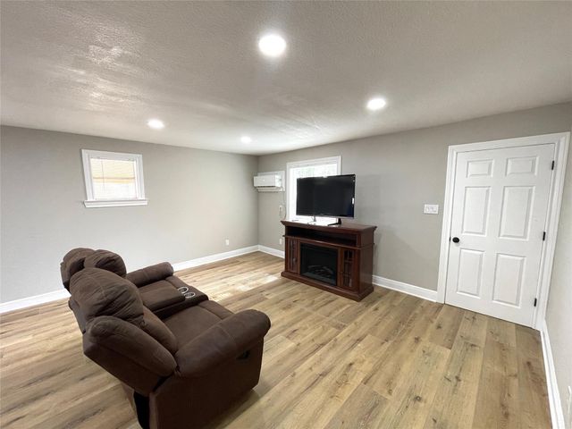 520 Avenue E, Conroe, TX 77301