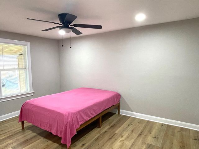 520 Avenue E, Conroe, TX 77301