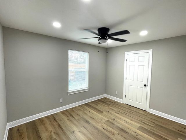 520 Avenue E, Conroe, TX 77301