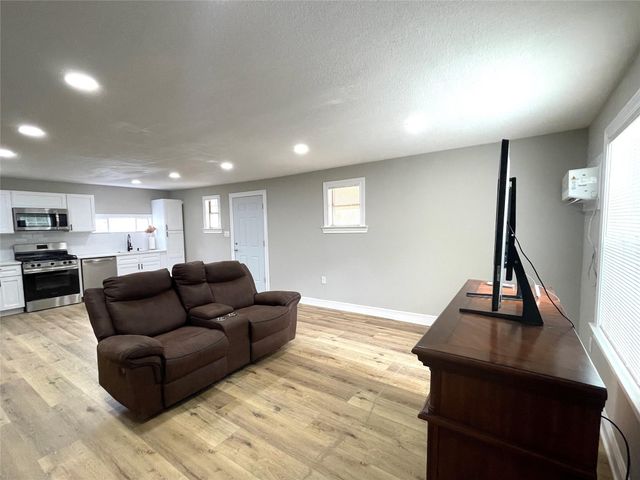 520 Avenue E, Conroe, TX 77301