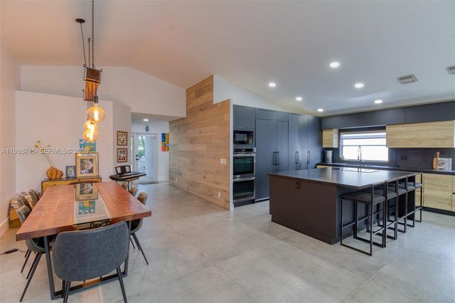 3464 SW 51st St, Hollywood, FL 33312