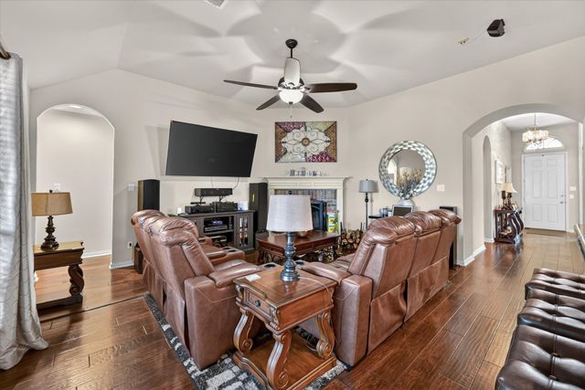 902 Nikki Drive, Cedar Hill, TX 75104