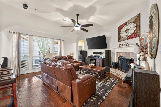 902 Nikki Drive, Cedar Hill, TX 75104