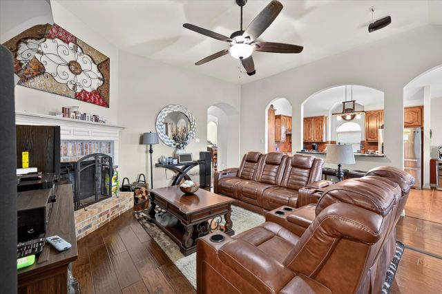 902 Nikki Drive, Cedar Hill, TX 75104