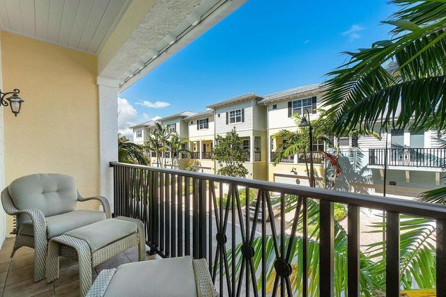 226 N Latitude Circle 207, Delray Beach, FL 33483