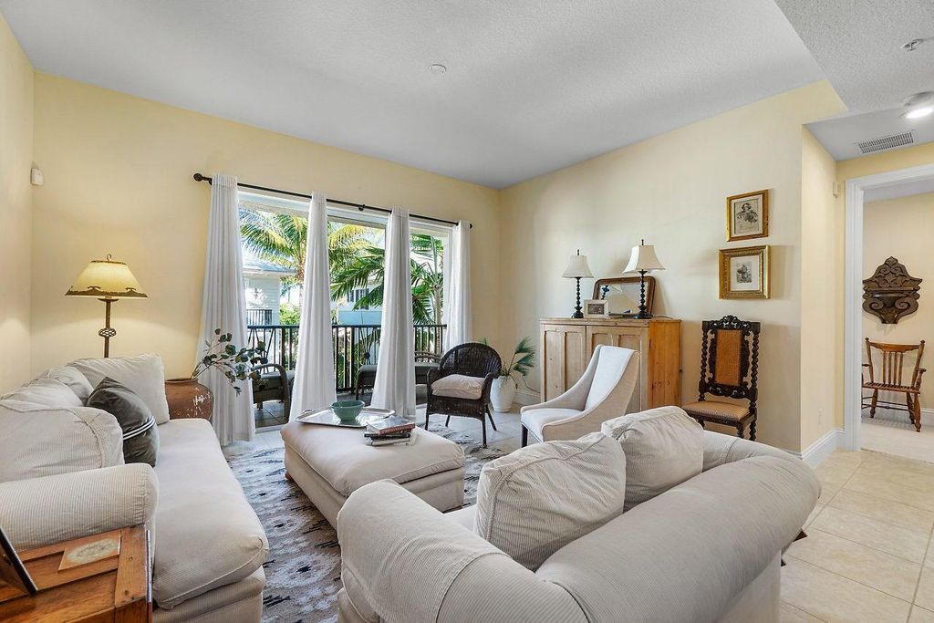 226 N Latitude Circle 207, Delray Beach, FL 33483