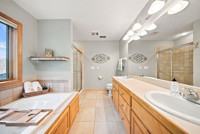 605 Knollwood Drive, Hudson, WI 54016