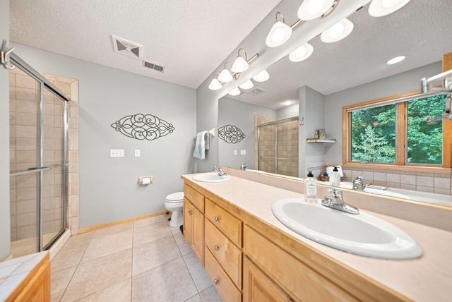 605 Knollwood Drive, Hudson, WI 54016