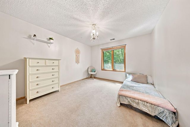 605 Knollwood Drive, Hudson, WI 54016