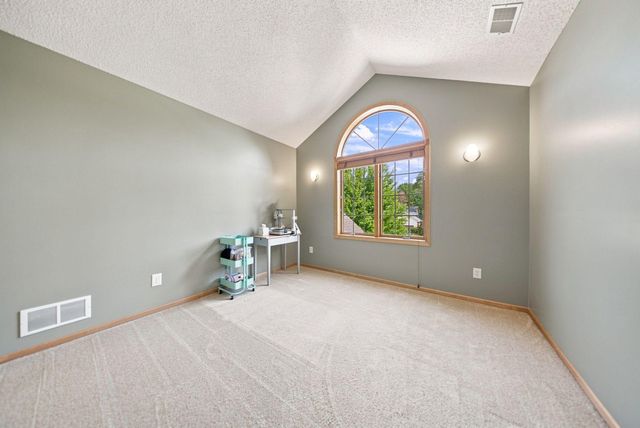 605 Knollwood Drive, Hudson, WI 54016