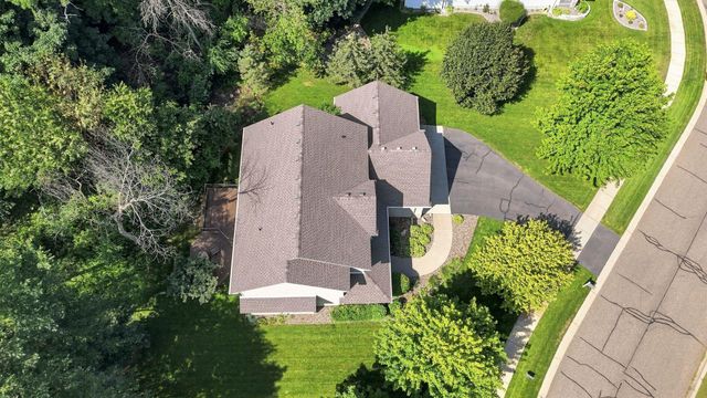 605 Knollwood Drive, Hudson, WI 54016