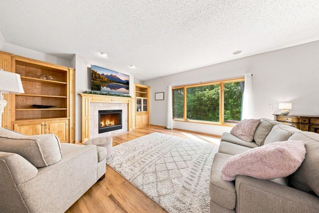 605 Knollwood Drive, Hudson, WI 54016