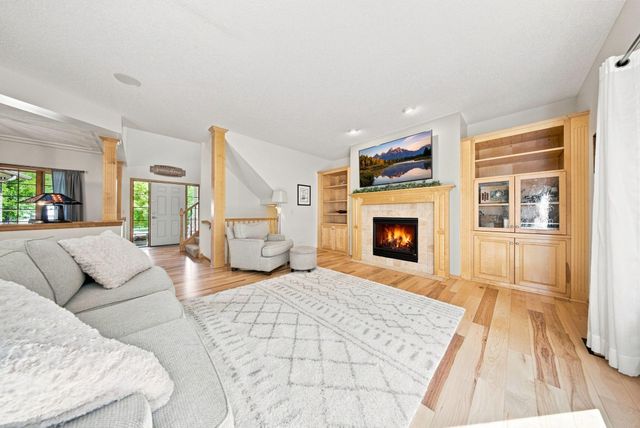 605 Knollwood Drive, Hudson, WI 54016