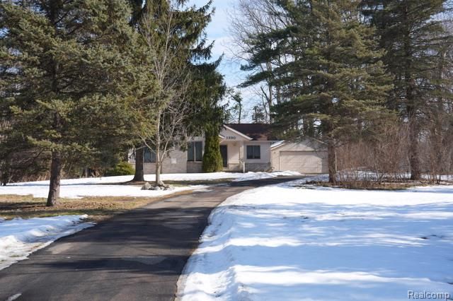 1890 Welch Road, Commerce Charter Township, MI 48390