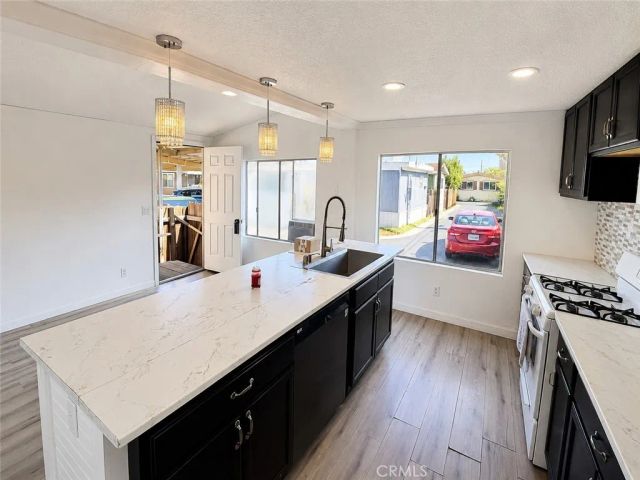 825 W La Palma 46, Anaheim, CA 92801