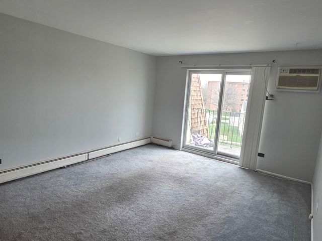 212 Shorewood Drive 2D, Glendale Heights, IL 60139