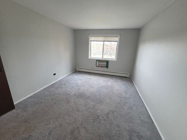 212 Shorewood Drive 2D, Glendale Heights, IL 60139