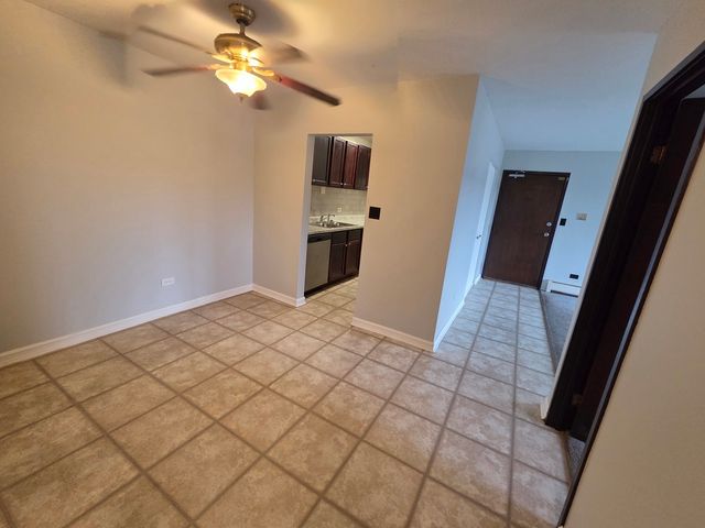 212 Shorewood Drive 2D, Glendale Heights, IL 60139