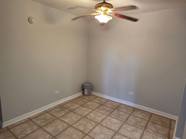 212 Shorewood Drive 2D, Glendale Heights, IL 60139