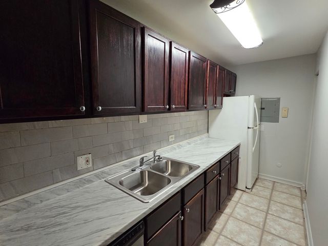 212 Shorewood Drive 2D, Glendale Heights, IL 60139