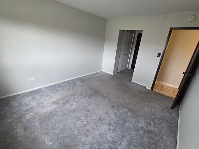 212 Shorewood Drive 2D, Glendale Heights, IL 60139