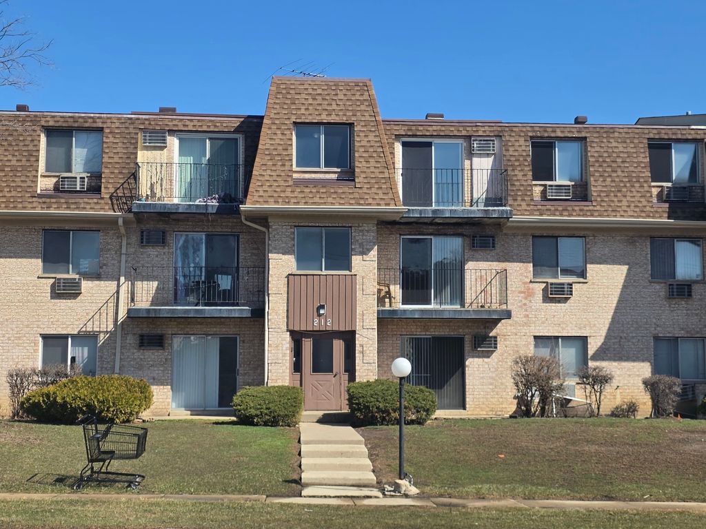 212 Shorewood Drive 2D, Glendale Heights, IL 60139
