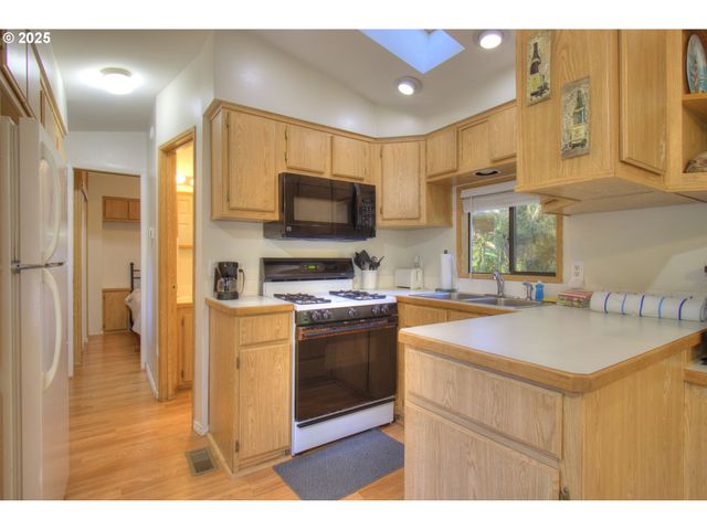 19921 WHALESHEAD Rd C15, Brookings, OR 97415